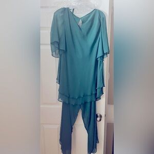 Brand new 2 piece dressy pants suit size 20
